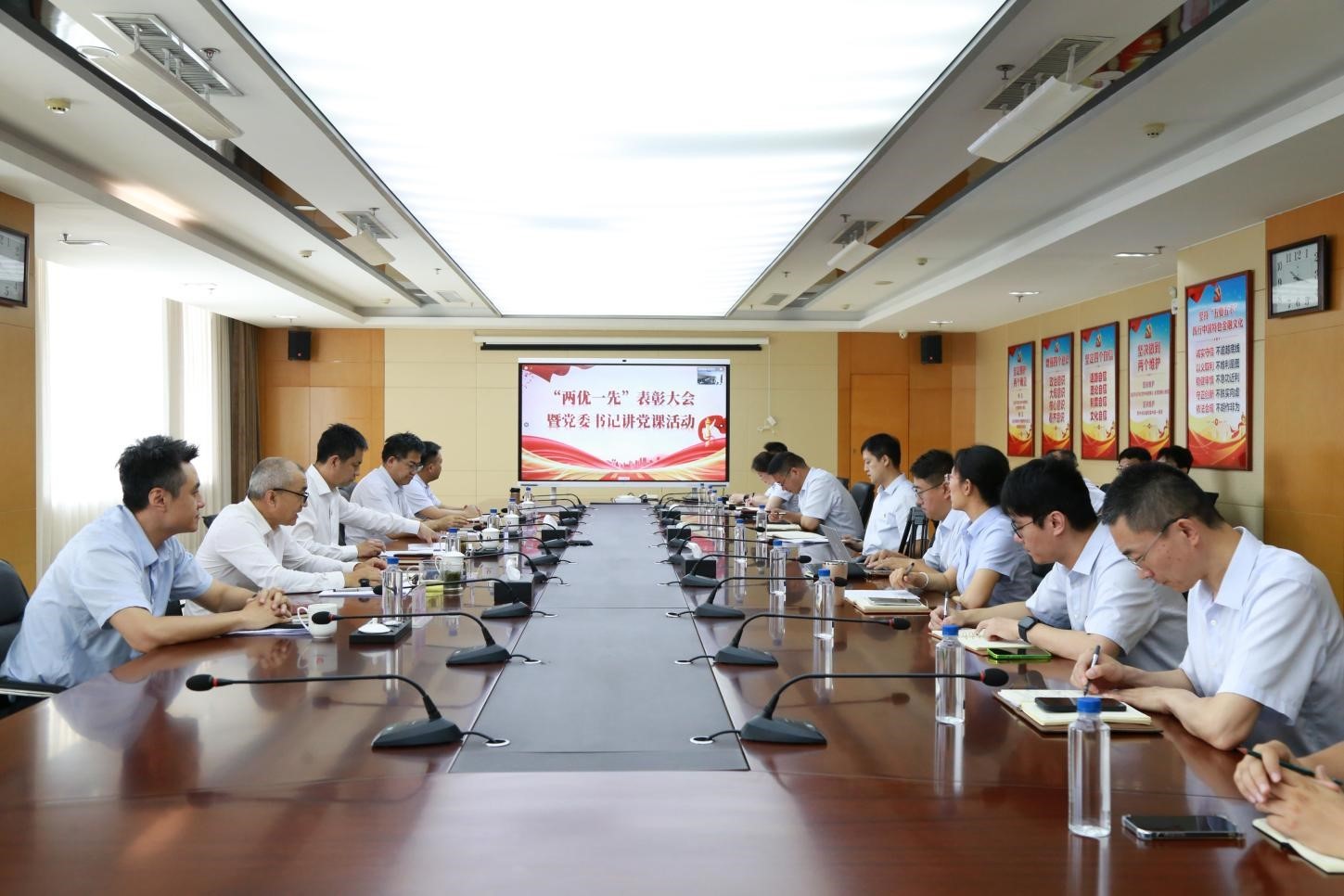 齐鲁股交开展庆七一“两优一先”表彰暨党委书记讲党课活动